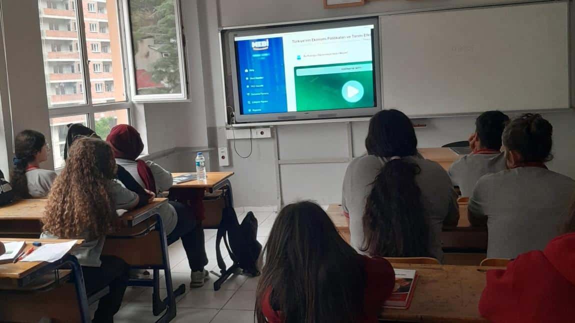 MİLLİ EĞİTİM BAKANLIĞIMIZCA ÖĞRENCİLERİMİZİN FAYDALANMASI İÇİN BAŞLATTIĞI MEBİ UYGULAMALARINI TANITIP ÖĞRENCİLERİMİZİN KULLANIMI İÇİN YOL GÖSTERDİK.